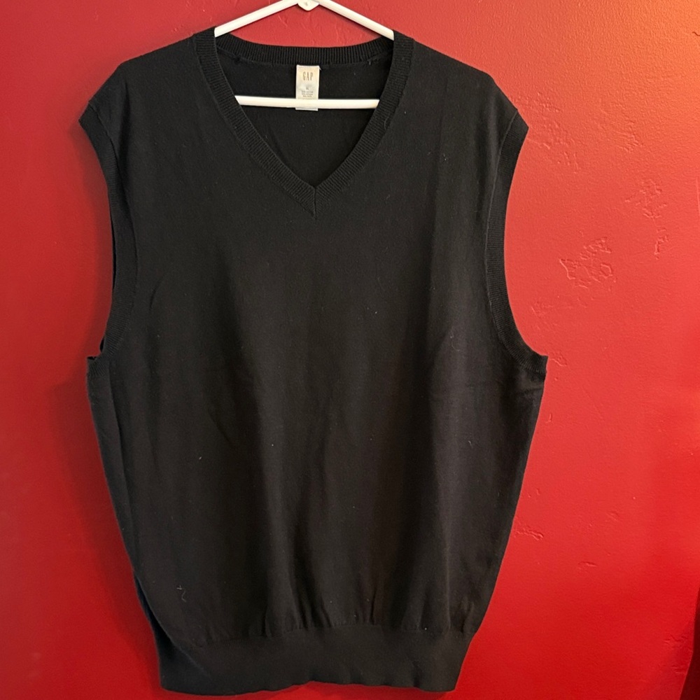 GAP Black V-Neck Sweater Vest Size XL
